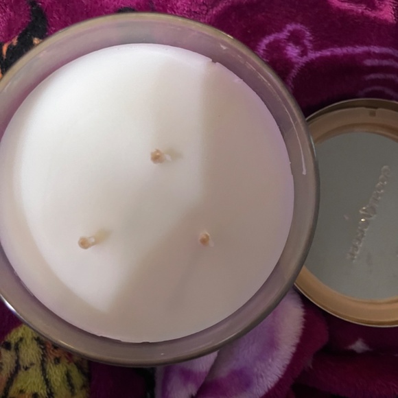 Goose Creek Peppermint Whip 3 wick candle - Picture 3 of 3